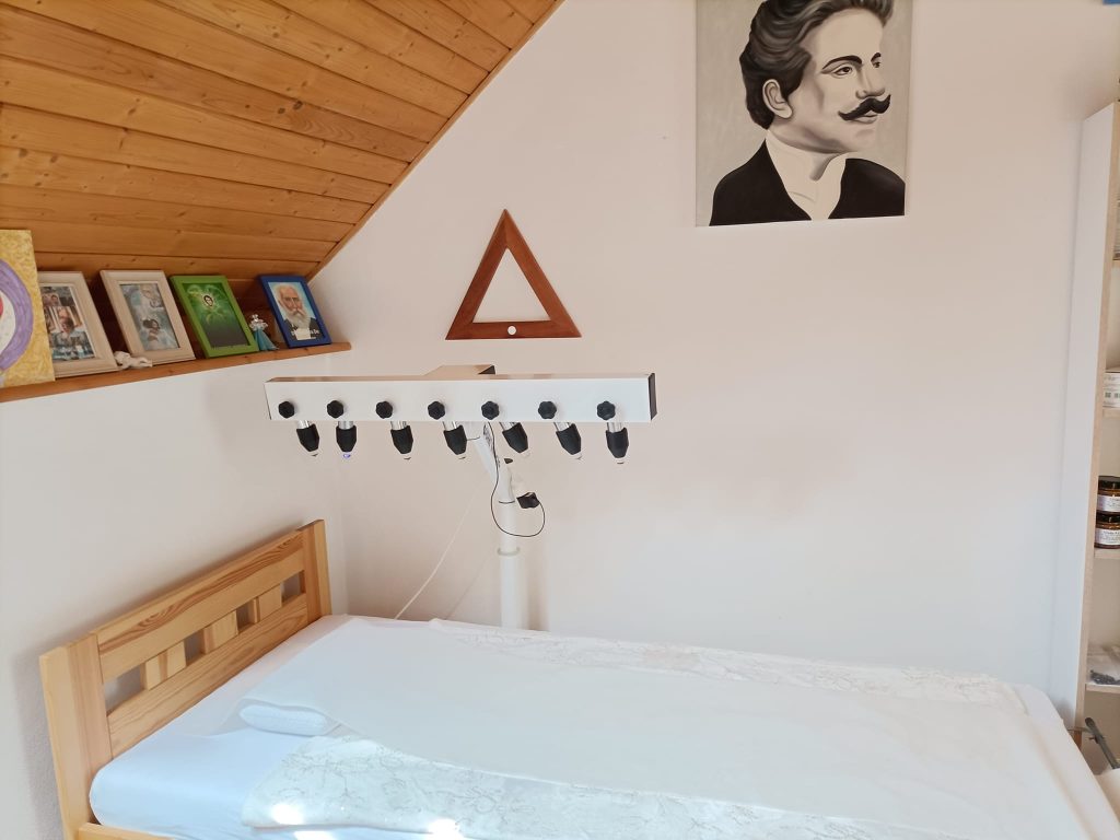 Vhodná forma terapie a liečenia pod kremičitými  kryštálmi a svetlom podľa čakier